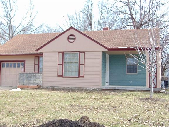 2nd image of 8331 Ward Parkway Pl