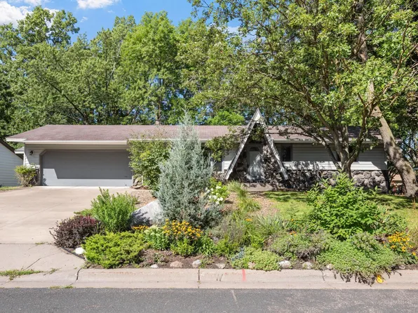 5237 Sunnyside Rd, Mounds View, MN 55112