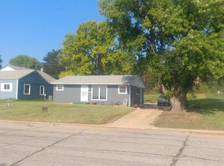 803 N Cedar St, Medicine Lodge, KS 67104