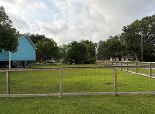 1208 4th St, Seabrook, TX 77586