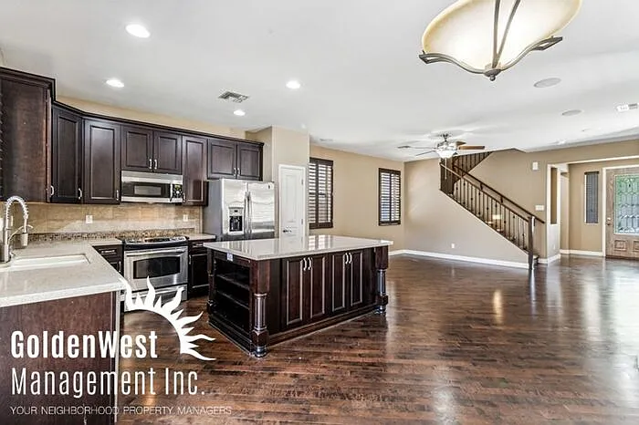 3 bed, 2.5 bath, 1950 sqft, $2,495 — Photo 3