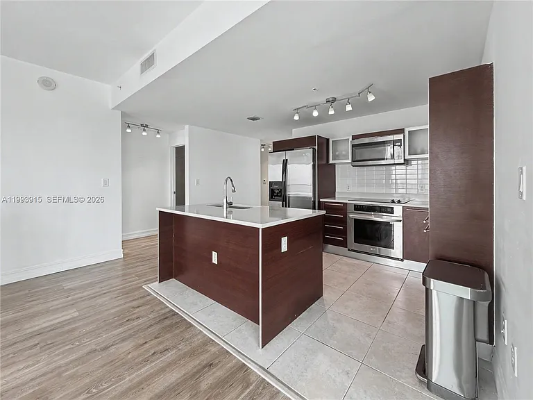 1900 N Bayshore Dr #3811 — Photo 5