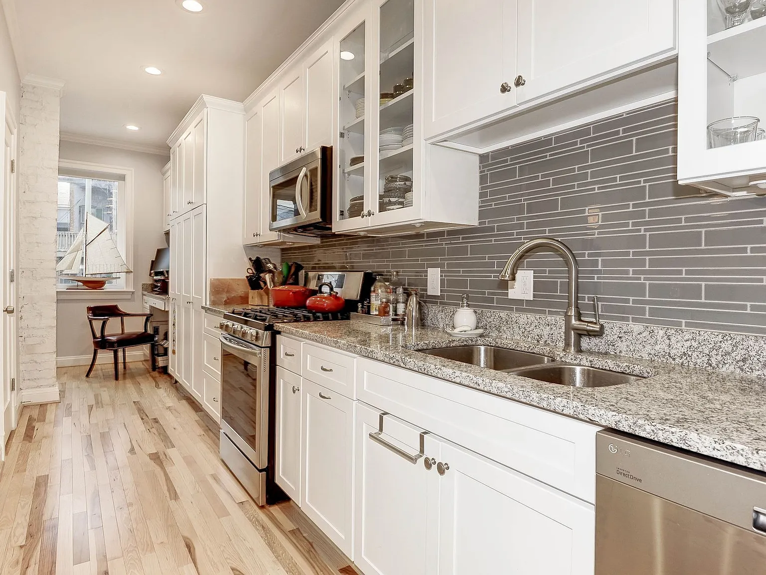 1 bed, 1.5 bath, 800 sqft, $2,800 — Photo 2