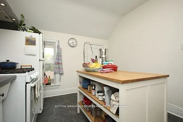 738 Shaw St #2 — Photo 8