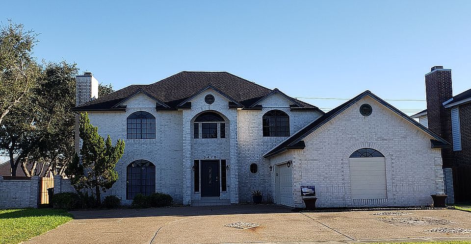 Street View, 2 Car Garage