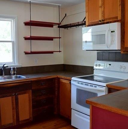 4th image of 216 S Ave W