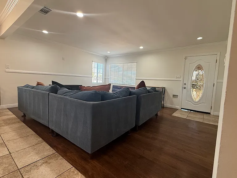 8701 Kittyhawk Ave — Photo 5