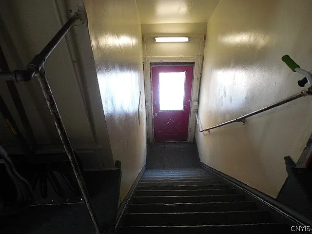 3 bed, 1.0 bath, 4500 sqft, $850 — Photo 3