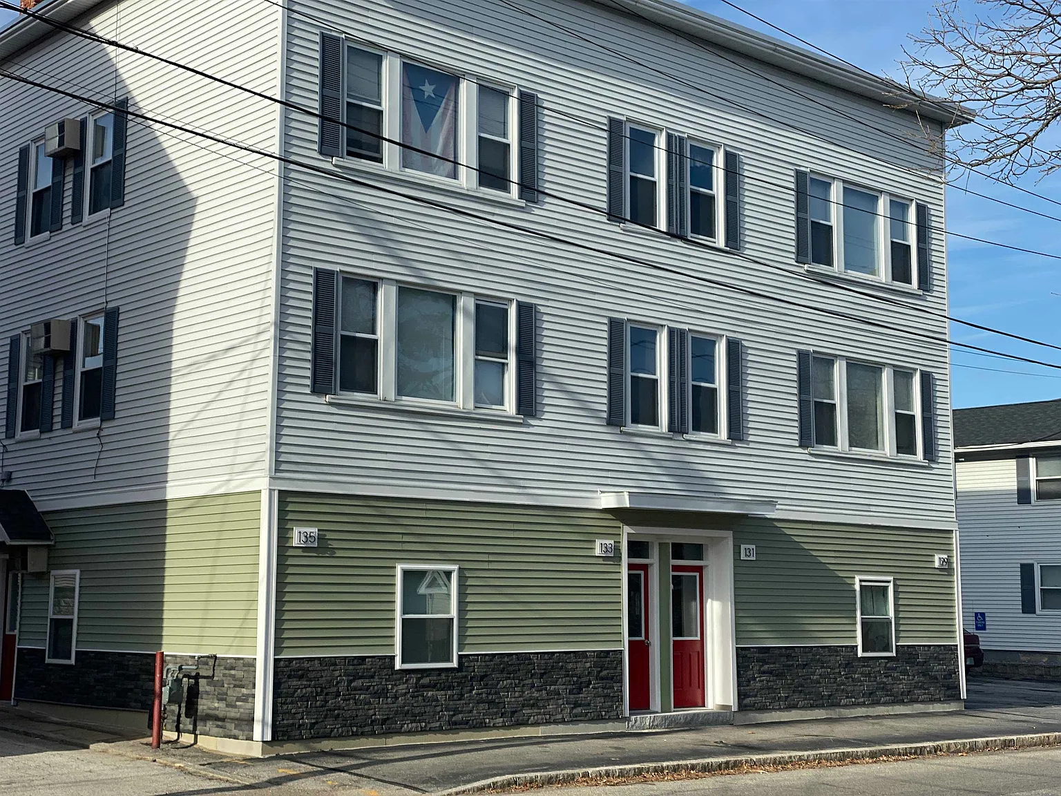 2 bed, 1.0 bath, 915 sqft, $1,969 — Photo 3