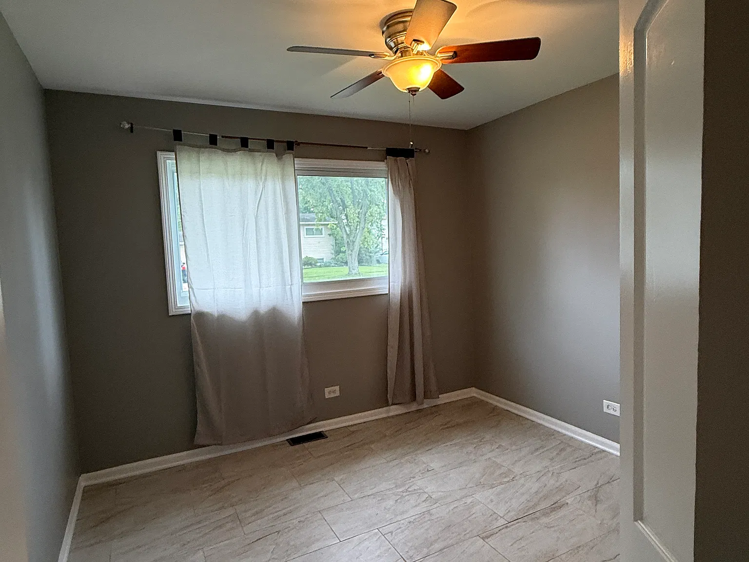 508 Tanglewood Dr — Photo 2