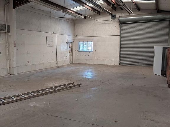 3rd image of 2292 S Delaware Street