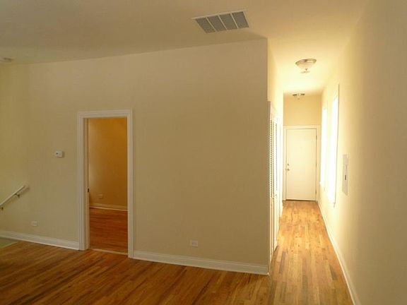 4th image of 2517 N Marshfield Ave #2