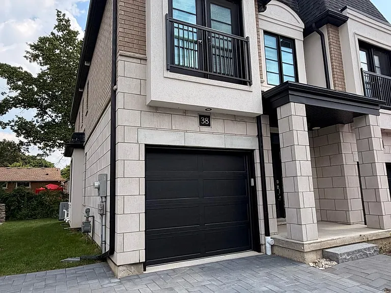 143 Elgin St N #38 — Photo 1