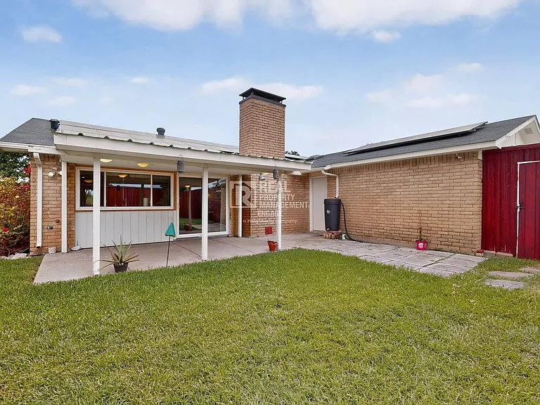 4548 Newcombe Dr — Photo 43