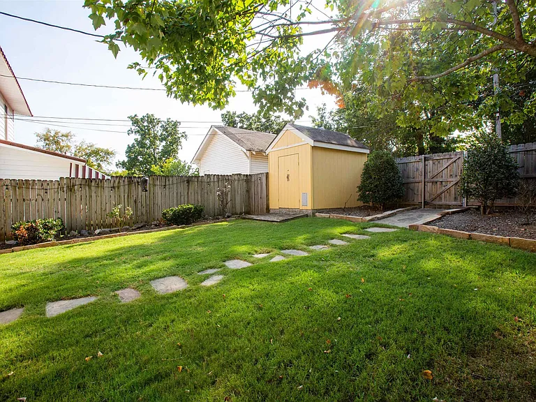224 Rice St — Photo 28