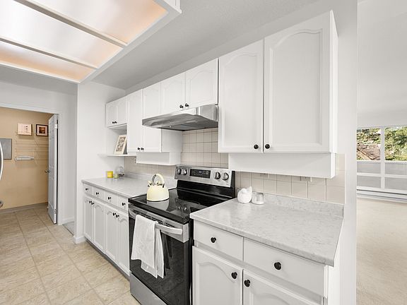 4th image of 8611 Ackroyd Rd #260