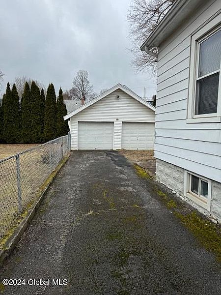 3rd image of 27 Elmhurst Avenue