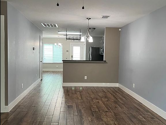 3rd image of 6807 Kingwood Glen Dr