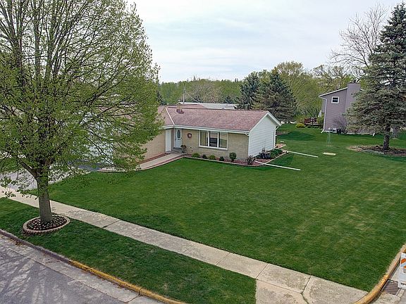 2nd image of 403 Meadow Park Dr