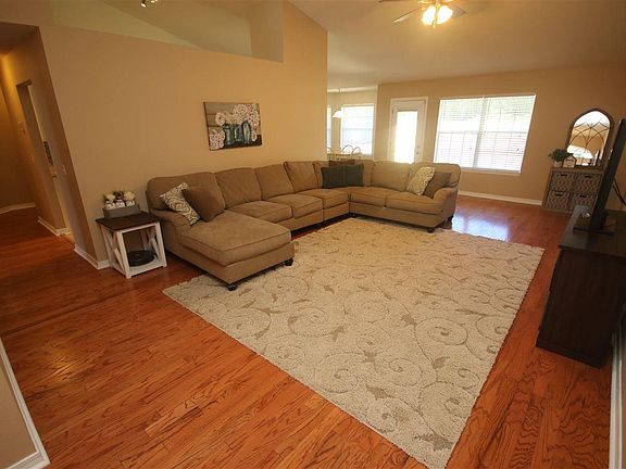 5th image of 5311 English Oak Dr