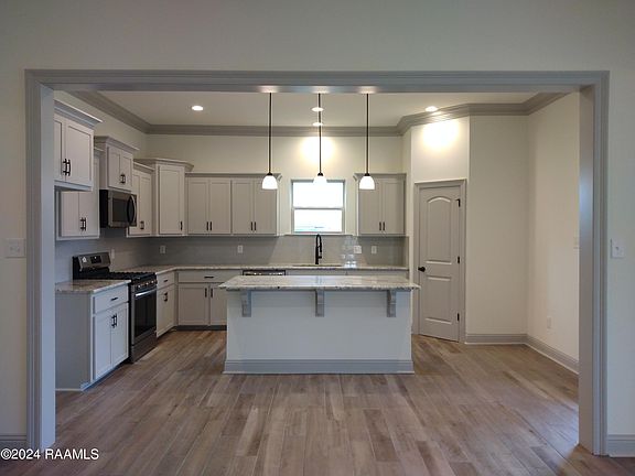 3rd image of 104 Fairdale Dr