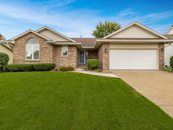 15094 Summit Dr, Clive, IA 50325