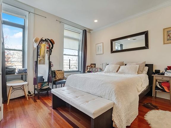 5th image of 124 1st Pl APT 3
