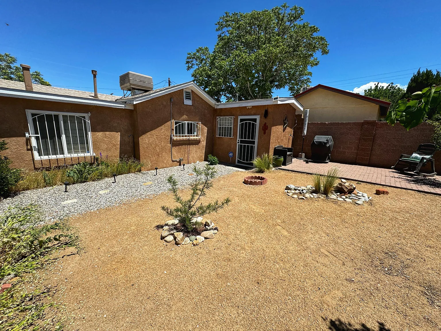 2 bed, 1.0 bath, 842 sqft, $1,700 — Photo 3