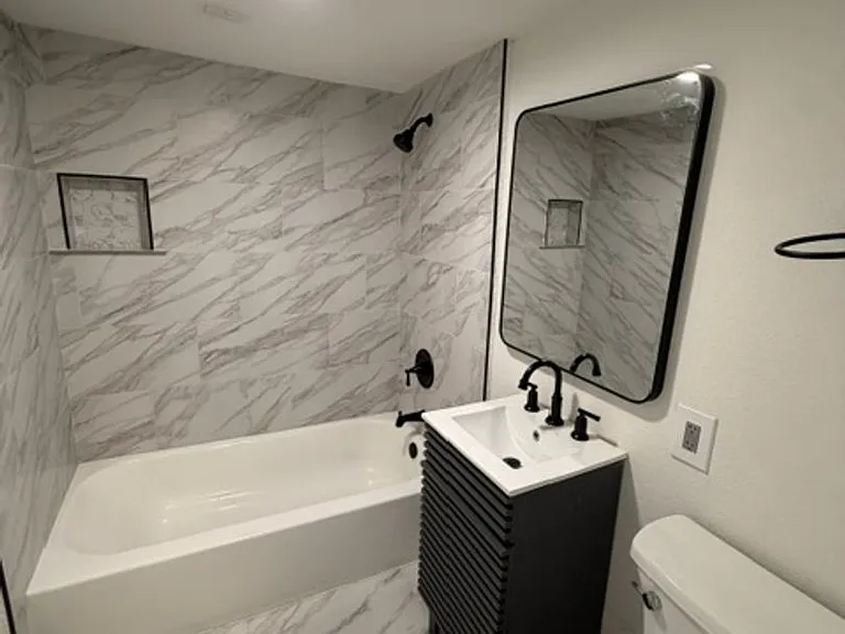 2123 Burnett Ave — Photo 5