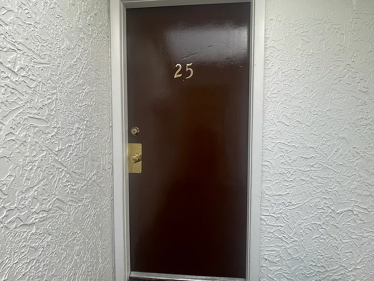 3 Shadowbrook Ln #25 — Photo 2