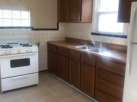 3rd image of 8306 Orchard Ave