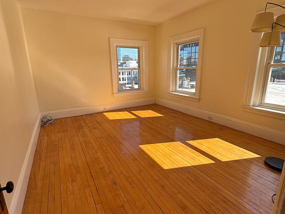1st image of 461 Park Dr #20