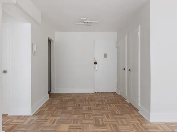 335 East 51st Street image 6 of 13