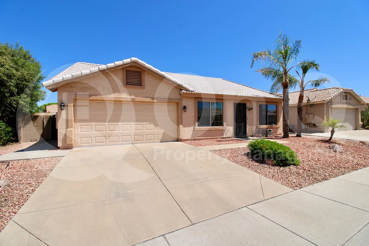 3 bed, 2.0 bath, 1843 sqft, $2,300 — Photo 2