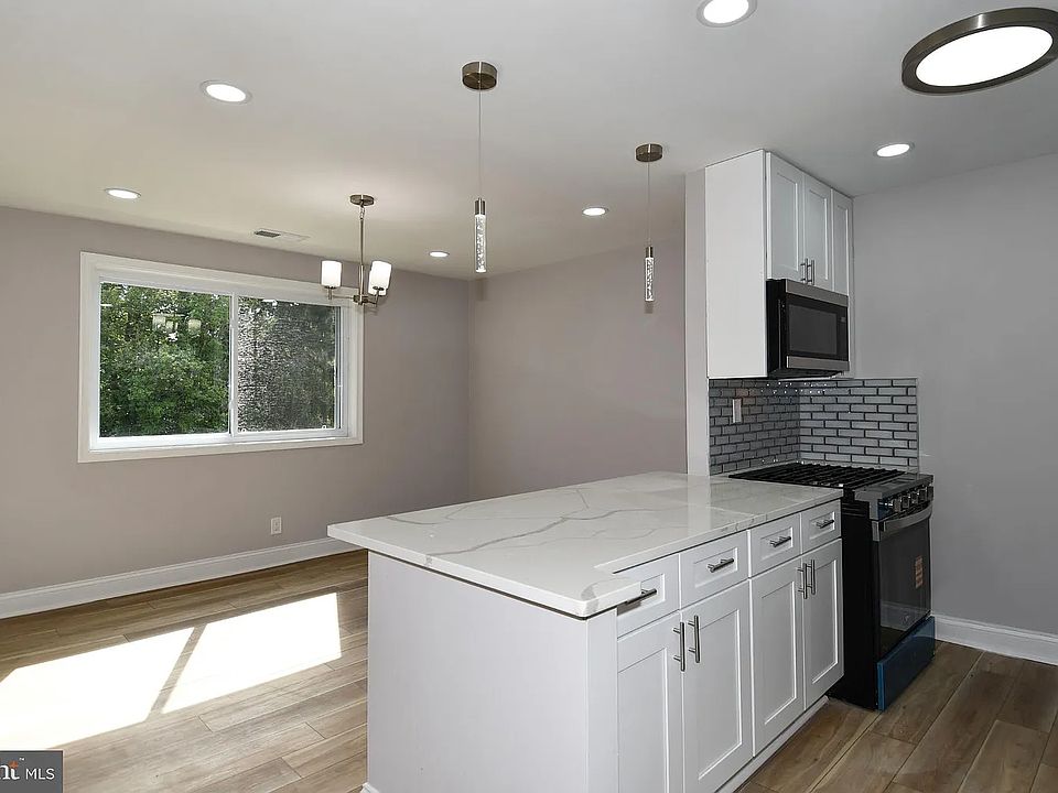 1st image of 3225 University Blvd W