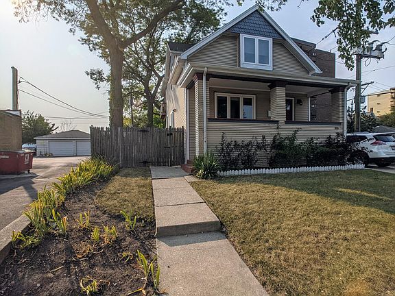 2nd image of 355 Des Plaines Ave