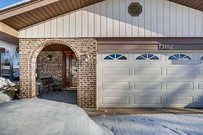 3110 Grandview Pl photo 1