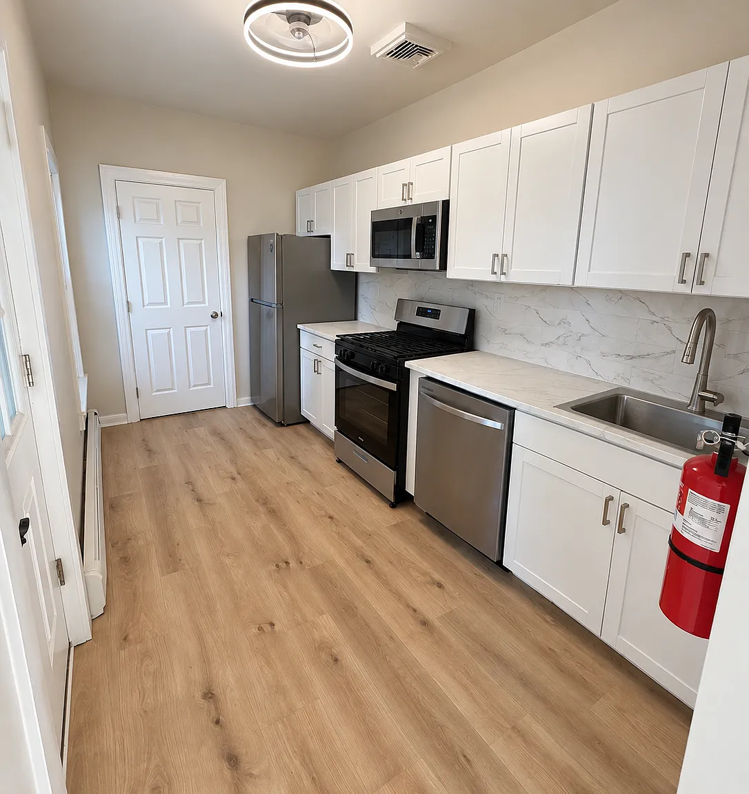 3 bed, 1.5 bath, 1230 sqft, $2,300 — Photo 1