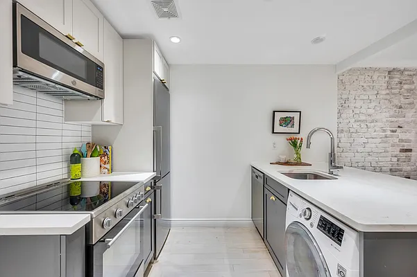 Rented by Compass | media 9