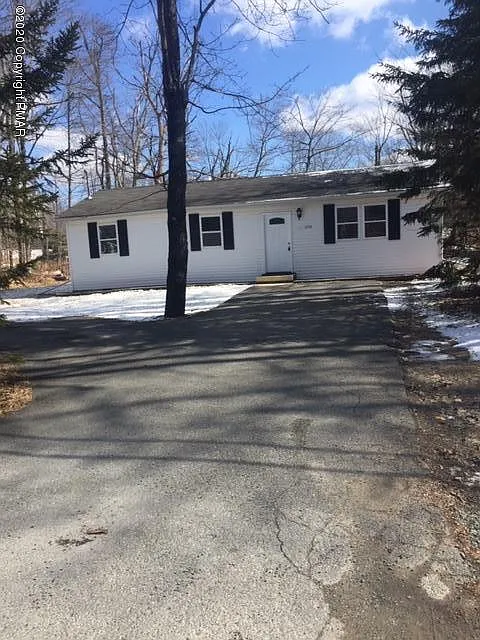 1154 Chickadee Dr photo 1
