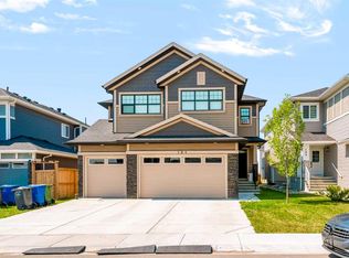 104 E Sandpiper Lndg, Chestermere, AB T1X1Y8