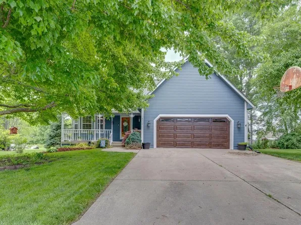 2116 Sunset Cir, Pleasant Hill, MO 64080