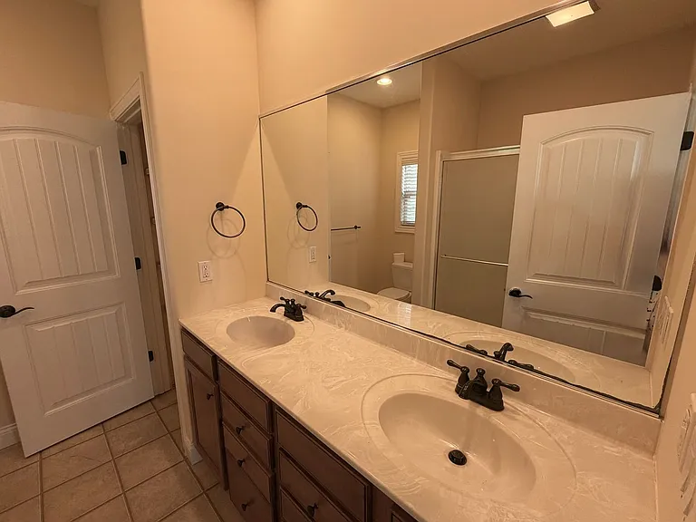 1513 Stonebluff Ct — Photo 11