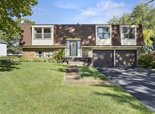 2031 Radcliffe Dr, Aurora, IL 60506