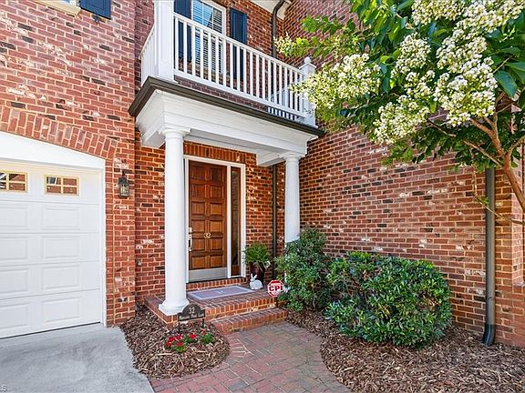3rd image of 32 Midland Park Ln