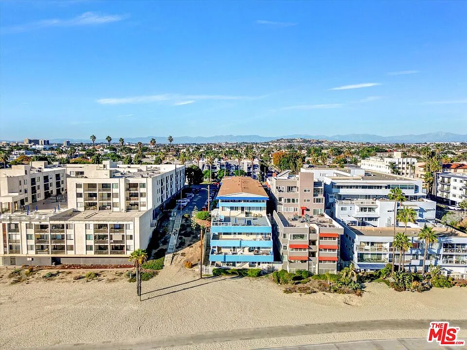 1 bed, 1.0 bath, 858 sqft, $2,995 — Photo 3