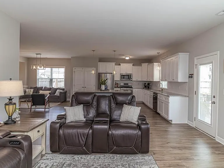 300 Stonebridge Dr — Photo 11