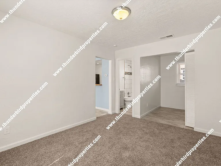 1221 San Mateo Blvd SE — Photo 14