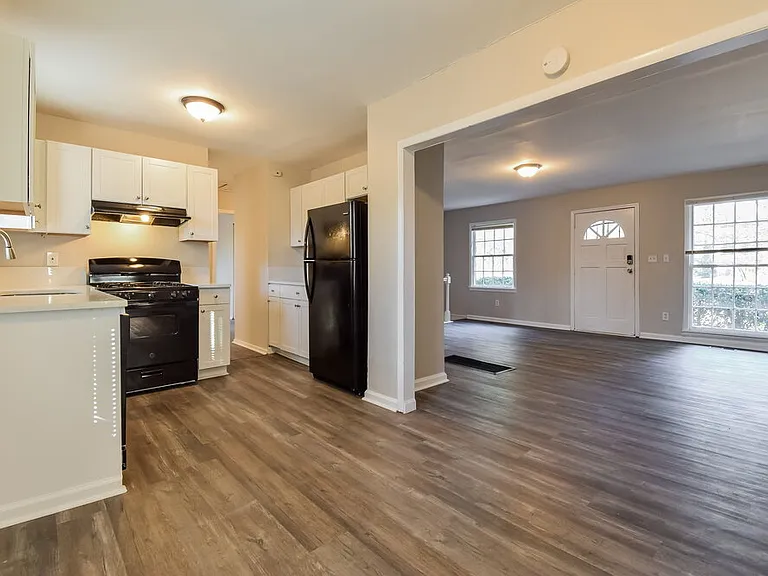 842 Bonneville Ter NW — Photo 8
