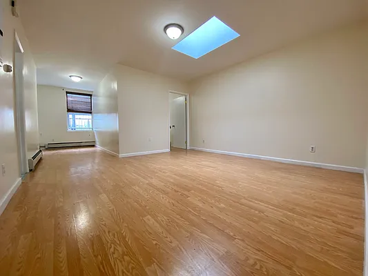 Rented by Elmekies Equities | media 7